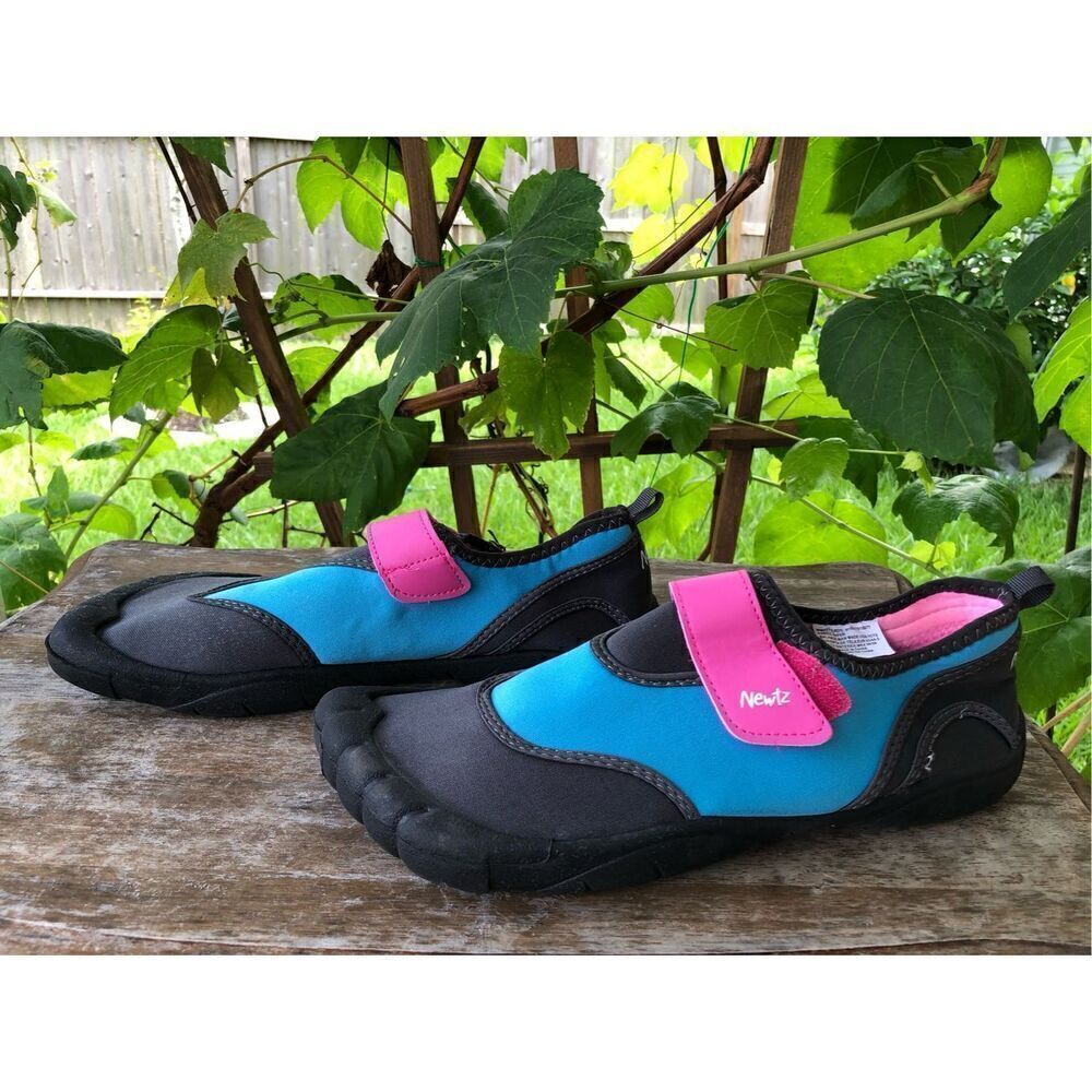 Newtz Water Shoes Womens Size 11/12 Adjustable Strap